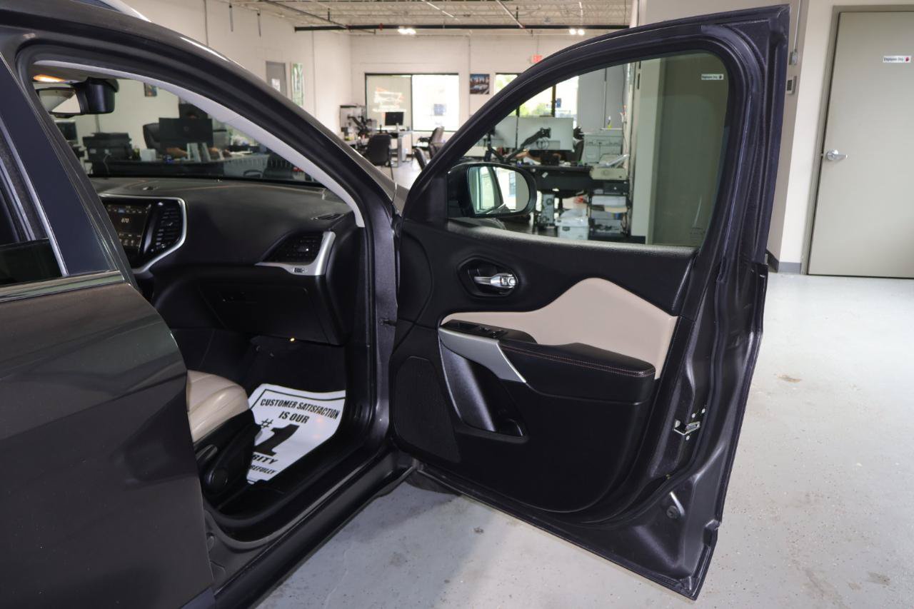 Used 2018 Jeep Cherokee Limited AWD/4WD image 26
