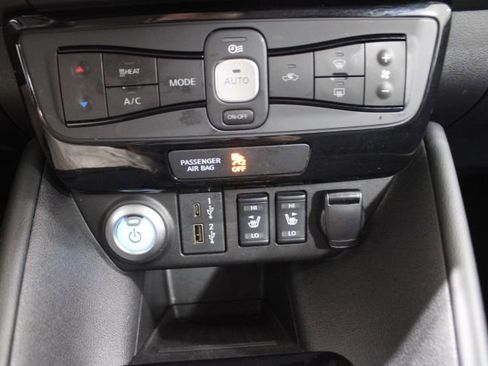Used 2020 Nissan Leaf SV w/ SV Technology Package image 19