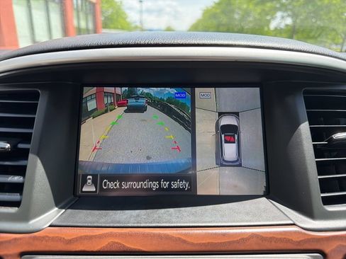 Used 2017 Nissan Pathfinder Platinum w/ Family Entertainment Package AWD/4WD image 40