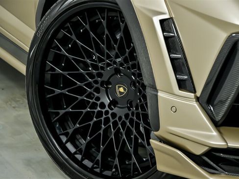 Used 2023 Lamborghini Urus Performante AWD/4WD image 4