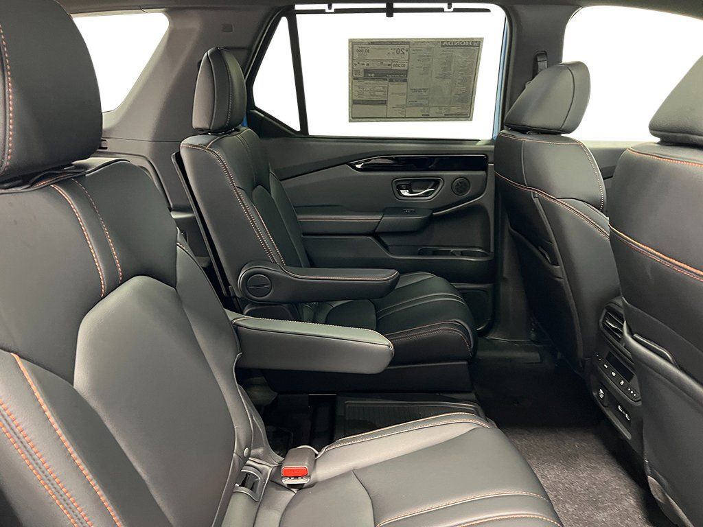 Used 2025 Honda Pilot TrailSport image 35
