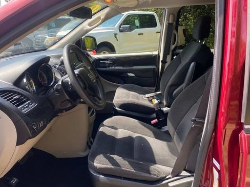 Used 2018 Dodge Grand Caravan SE w/ UConnect Hands-Free Group FWD image 12