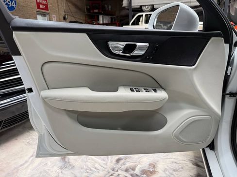Used 2019 Volvo S60 T5 Momentum w/ Premium Package FWD image 29