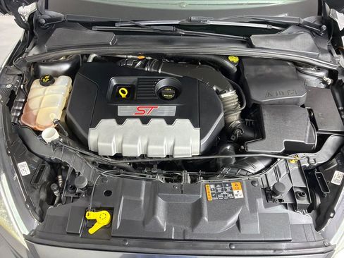 Used 2017 Ford Focus ST FWD image 22