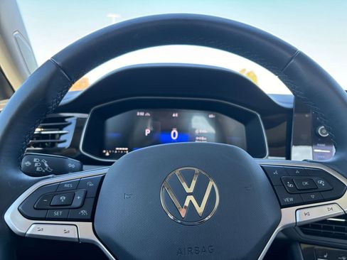 Used 2025 Volkswagen Jetta SE image 27