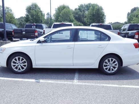 Used 2012 Volkswagen Jetta SE FWD image 2