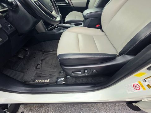 Used 2018 Toyota RAV4 Limited FWD image 13