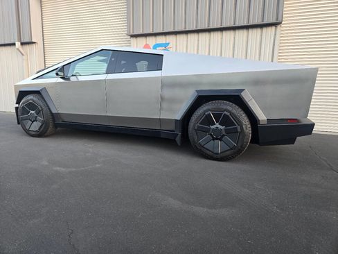 Used 2024 Tesla Cybertruck AWD Crew Cab image 5