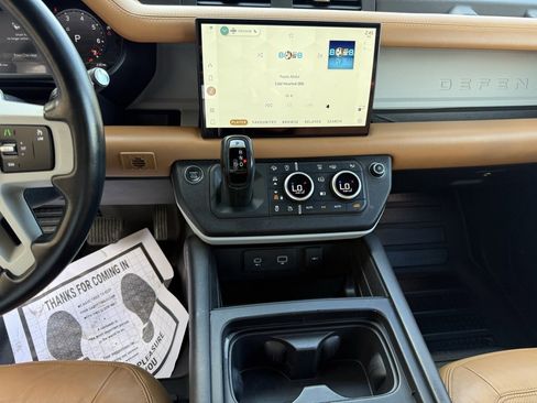 Used 2023 Land Rover Defender 130 SE image 21