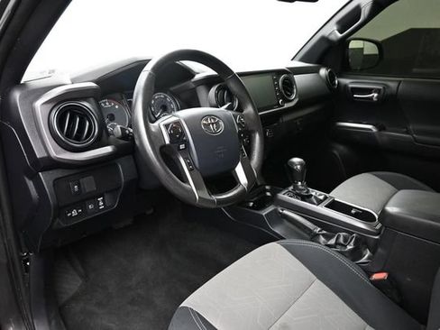 Used 2020 Toyota Tacoma TRD Off-Road AWD/4WD image 13