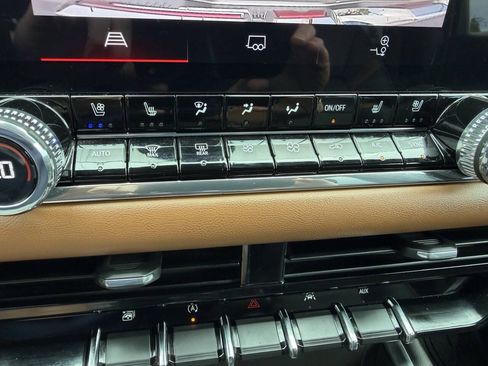 Used 2024 GMC Canyon AT4 w/ AT4 Premium Package AWD/4WD image 18