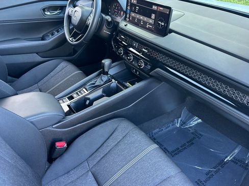Used 2025 Honda Accord Sport image 32