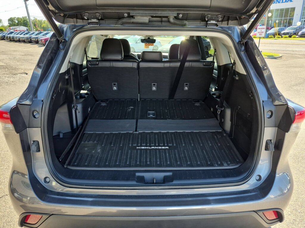 Certified 2022 Toyota Highlander XLE AWD/4WD image 5