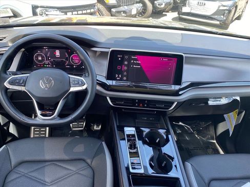 Certified 2024 Volkswagen Atlas Peak Edition SE image 10