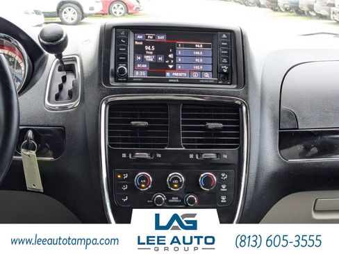 Used 2017 Dodge Grand Caravan SXT image 18