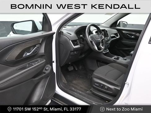 Used 2023 GMC Terrain SLE w/ Driver Convenience Package image 10