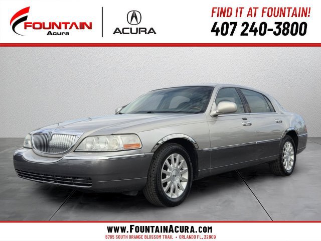 Used 2006 Lincoln Town Car Signature RWD image 1