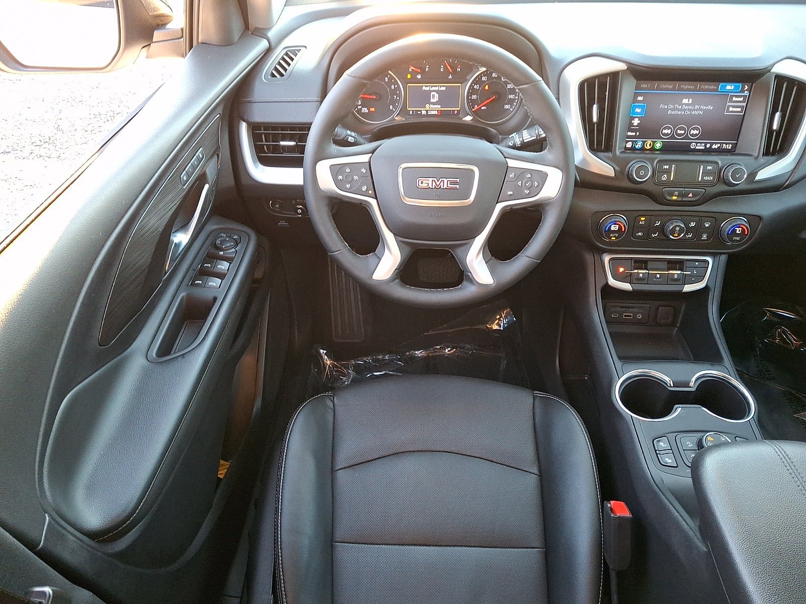 Certified 2024 GMC Terrain SLT w/ Elevation Edition AWD/4WD image 11