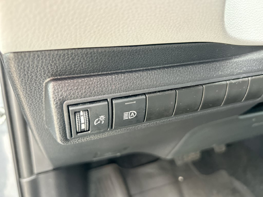 Used 2025 Toyota Corolla SE FWD image 13