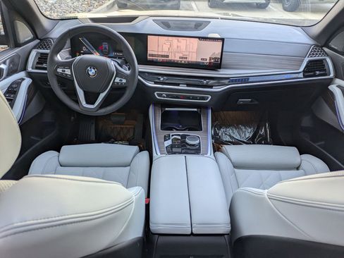 Used 2025 BMW X5 sDrive40i w/ Premium Package image 26