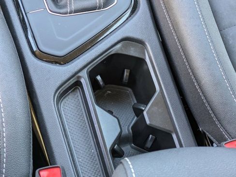 Used 2024 Volkswagen Taos SE image 16