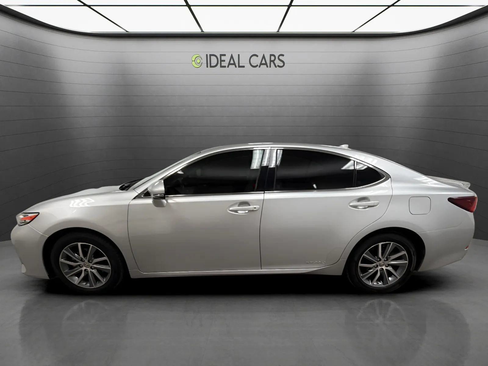 Used 2016 Lexus ES 300h w/ Luxury Package w/Wood Trim FWD image 8