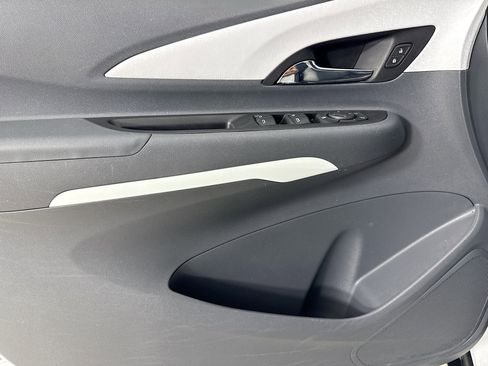 Used 2021 Chevrolet Bolt LT image 18