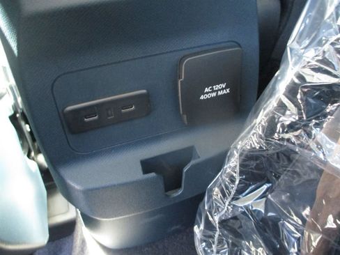 New 2025 Ford Maverick XLT w/ XLT Luxury Package image 17