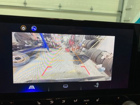 Used 2023 Chevrolet Colorado LT w/ LT Convenience Package II image 31