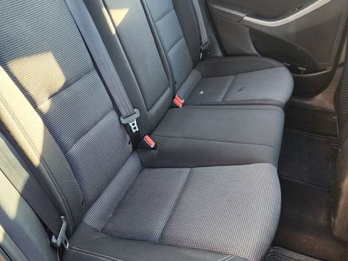 Used 2017 Hyundai Elantra GT image 7