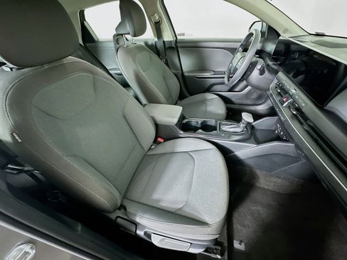 Used 2025 Kia K4 LXS image 31