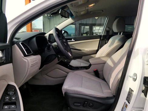 Used 2011 Ford Edge SE image 17