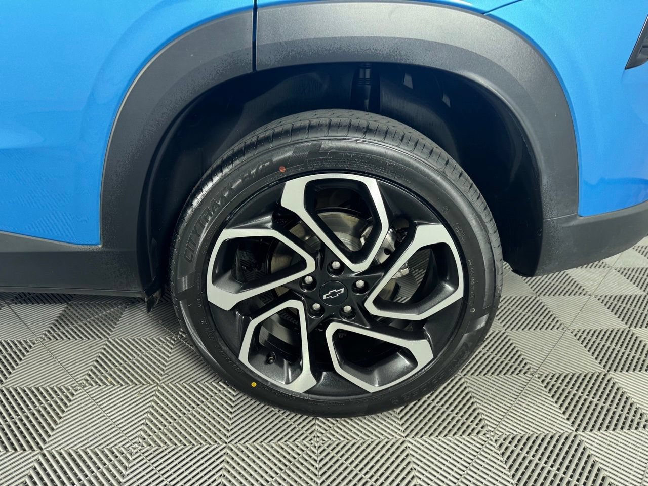 Used 2025 Chevrolet Trax RS w/ Driver Confidence Package FWD image 36