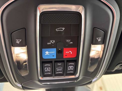 Used 2024 Jeep Wagoneer Series II AWD/4WD image 38