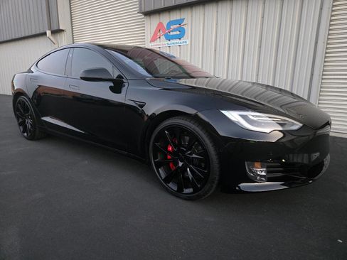 Used 2019 Tesla Model S Performance image 11