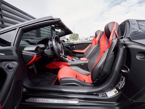 Used 2021 Lamborghini Huracan EVO image 31