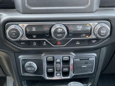 Used 2020 Jeep Gladiator Sport AWD/4WD image 25
