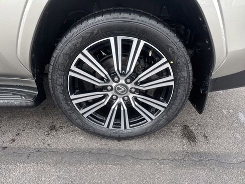 Used 2023 Lexus LX 600 4WD w/ Luxury Package image 6