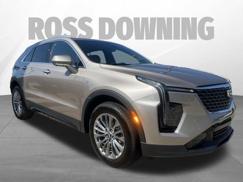 Used 2025 Cadillac XT4 Premium Luxury FWD image 3