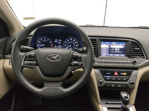 Used 2017 Hyundai Elantra SE image 22