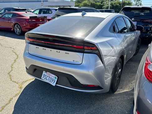 Used 2024 Toyota Prius LE image 3