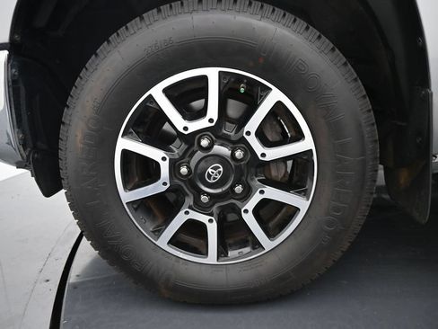 Used 2019 Toyota Tundra Limited w/ Limited Premium Package AWD/4WD image 14