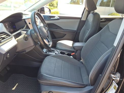 Used 2022 Volkswagen Taos SE FWD image 18