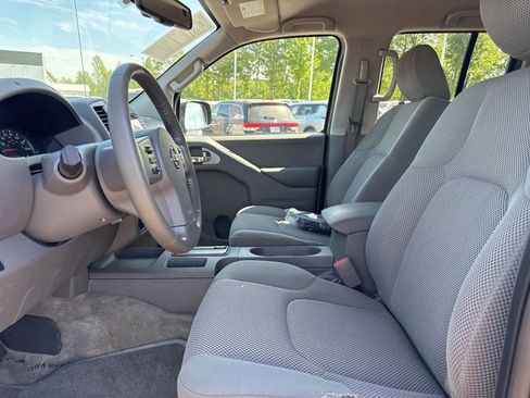 Used 2016 Nissan Frontier SV w/ SV Value Truck Package image 9