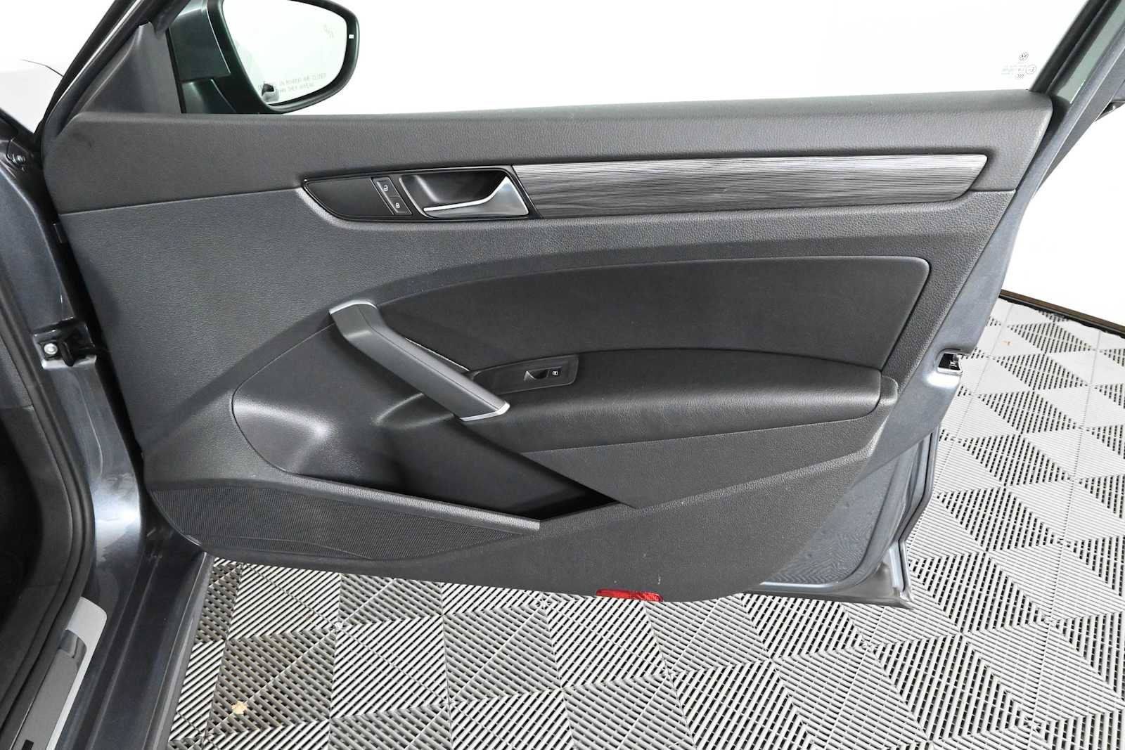 Used 2020 Volkswagen Passat 2.0T R-Line FWD image 10