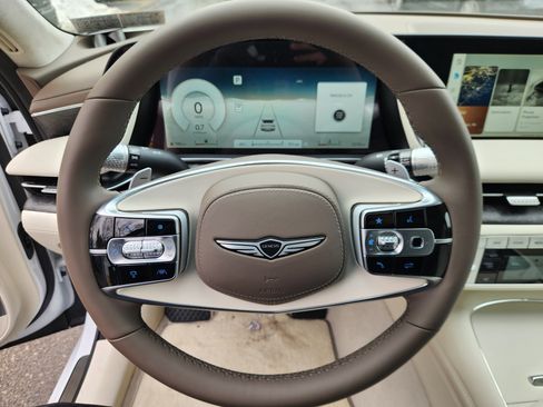 Used 2025 Genesis G90 3.5T image 9