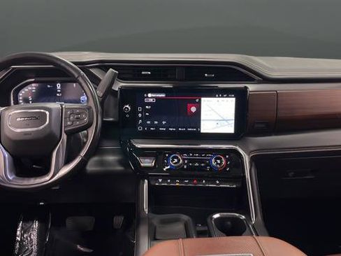 Used 2024 GMC Sierra 2500 Denali Ultimate AWD/4WD image 11