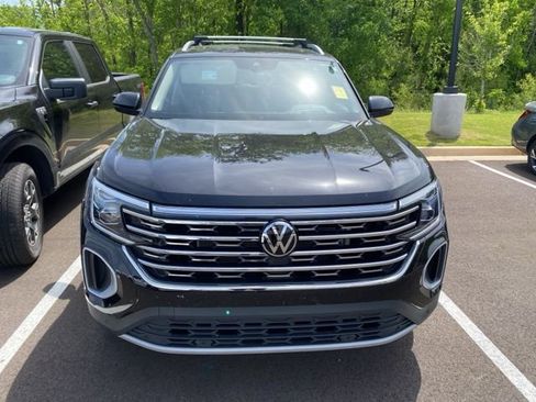 Used 2025 Volkswagen Atlas SEL image 2