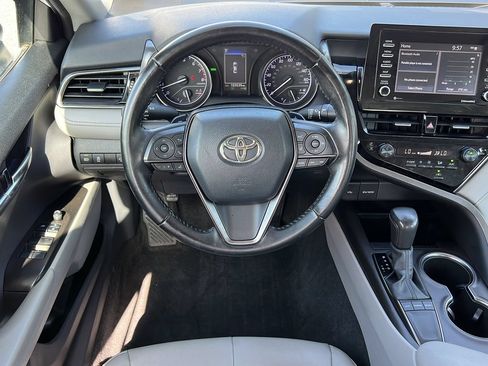 Used 2022 Toyota Camry SE w/ Convenience Package FWD image 11