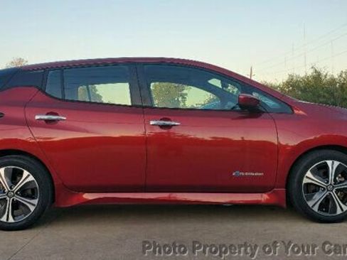 Used 2019 Nissan Leaf SV w/ SV Technology Package image 12